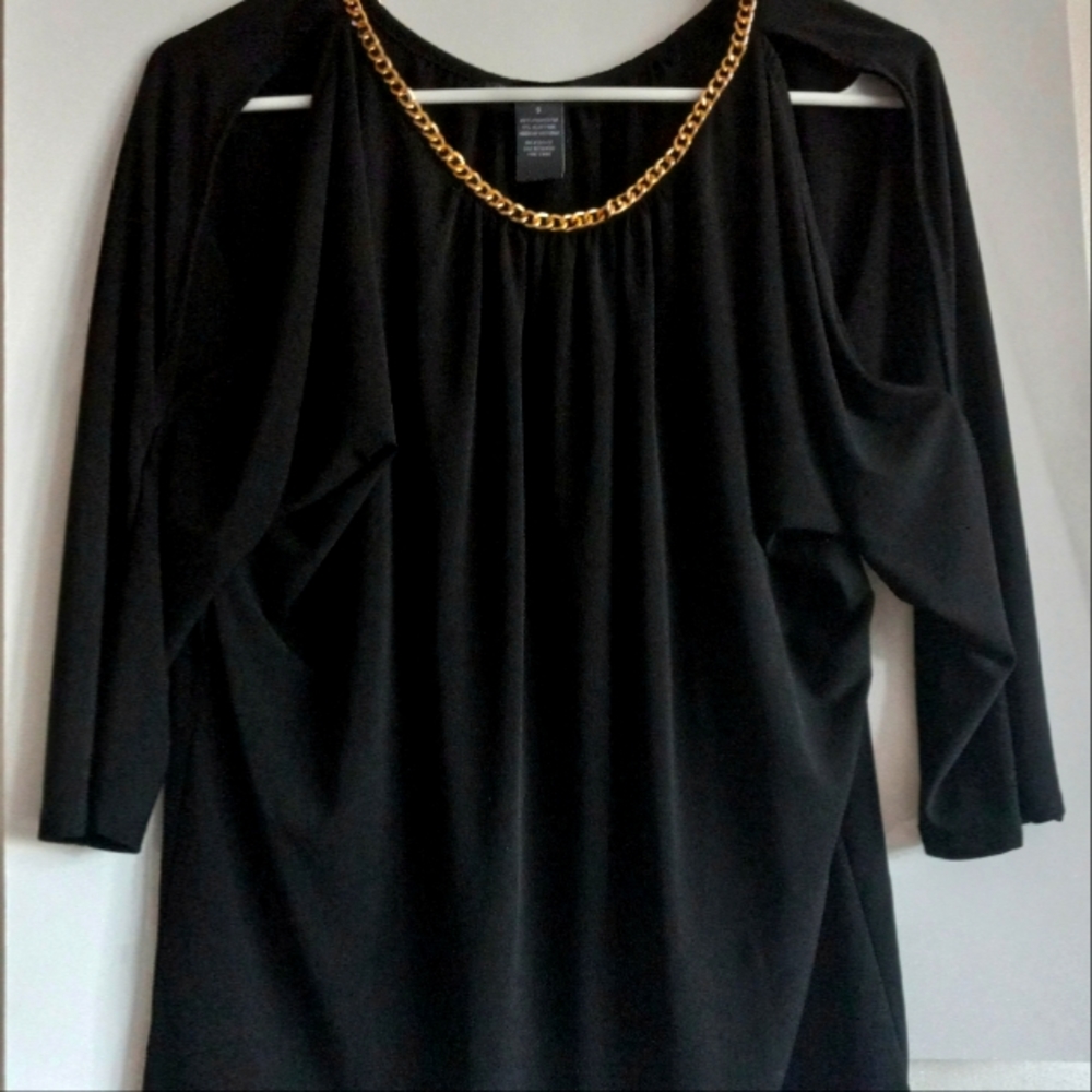 Chelsea & Theodore Black cold shoulder gold chain shirt. Medium